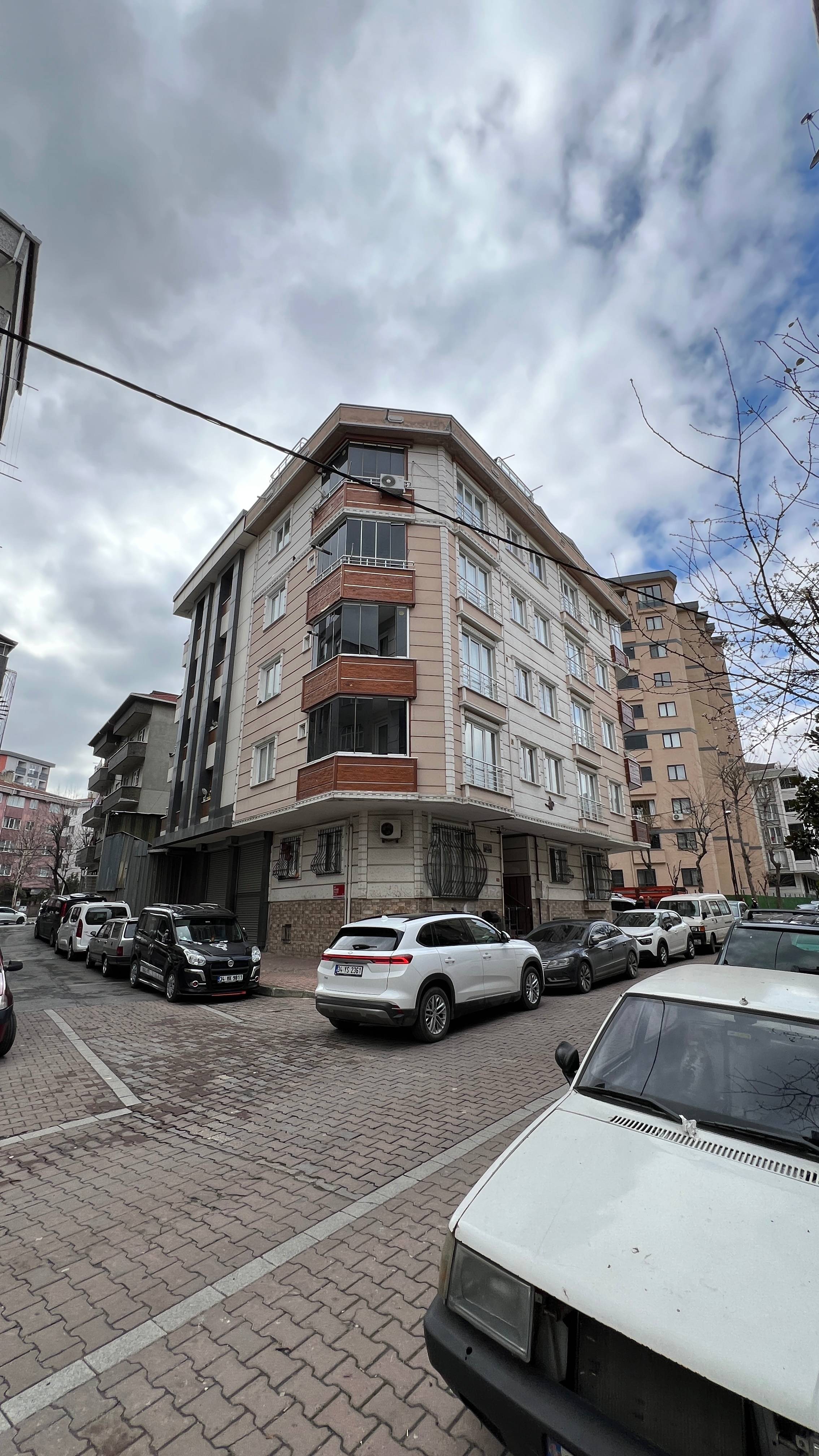 Bahçelievler Yenibosna Merkez Mahallesi Bahçıvan Sokak 12 Bağımsız Bölüm